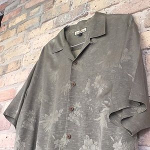 Tommy Bahama Perfect condition 100% silk